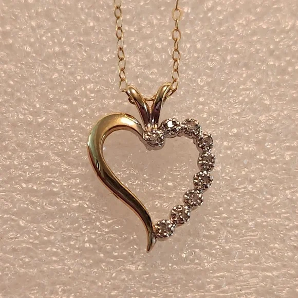 14kt Gold Lady’s open Heart Diamond Pendant - Picture 1 of 8